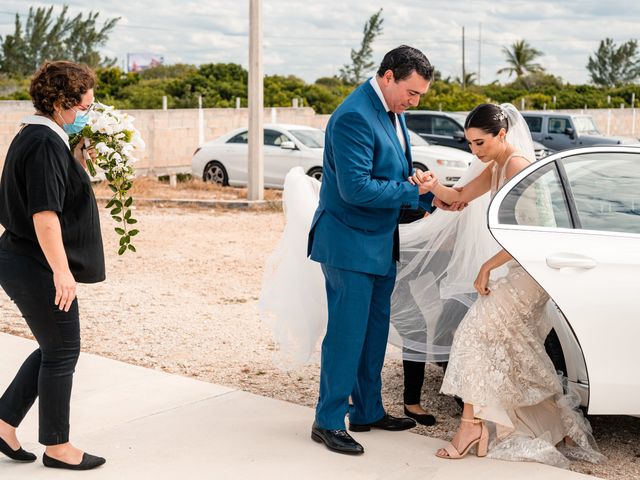 La boda de Tom y Ale en Telchac Pueblo, Yucatán 6