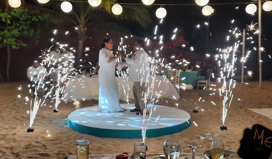 La boda de Julio y Carmen en Huatulco, Oaxaca