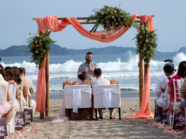 La boda de Juan Carlos y Cynthia en Manzanillo, Colima 32