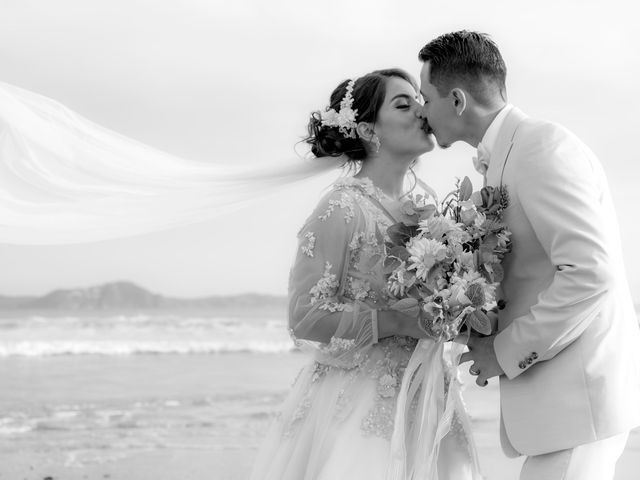 La boda de Juan Carlos y Cynthia en Manzanillo, Colima 35