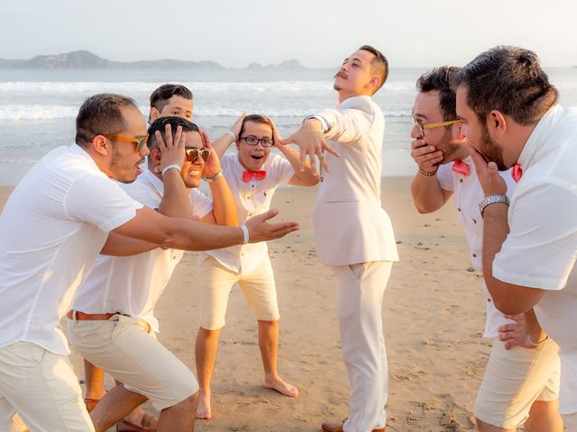 La boda de Juan Carlos y Cynthia en Manzanillo, Colima 38