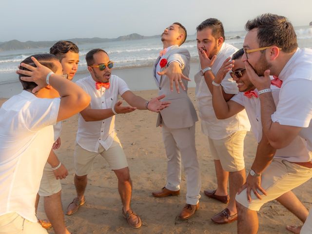 La boda de Juan Carlos y Cynthia en Manzanillo, Colima 39