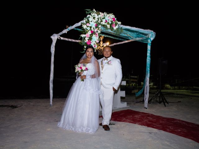 La boda de Mauricio y Clarisa en Cancún, Quintana Roo 8