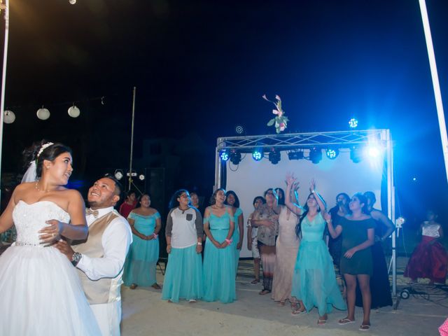 La boda de Mauricio y Clarisa en Cancún, Quintana Roo 12