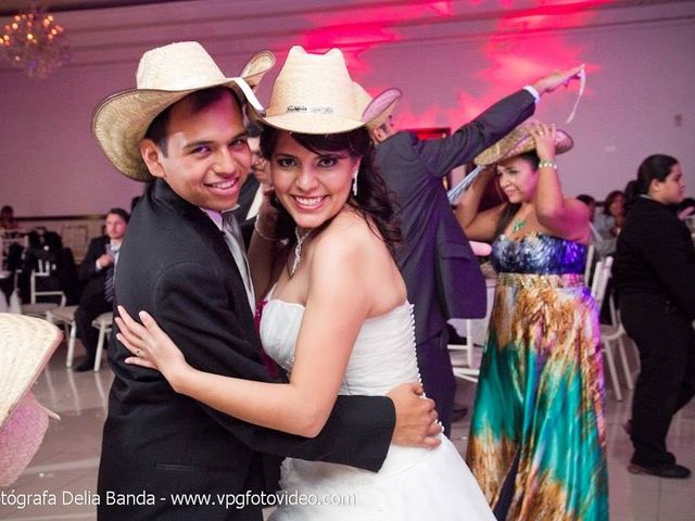 La boda de Carlos  y Claudia  en Guadalupe, Nuevo León 13
