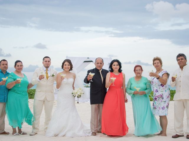 La boda de Omar y Rubí en Playa del Carmen, Quintana Roo 33