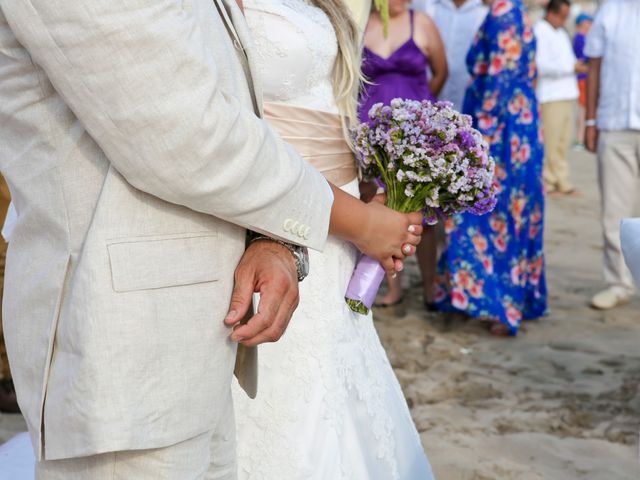 La boda de Juan Carlos y Luz del Carmen en Ixtapa Zihuatanejo, Guerrero 15