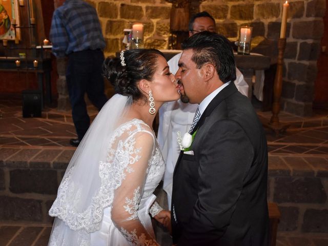 La boda de Manuel y Zuly en Contepec, Michoacán 5