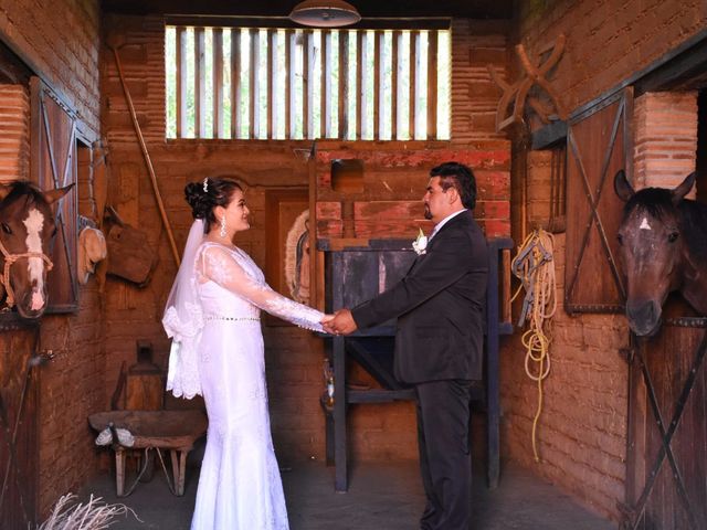 La boda de Manuel y Zuly en Contepec, Michoacán 7