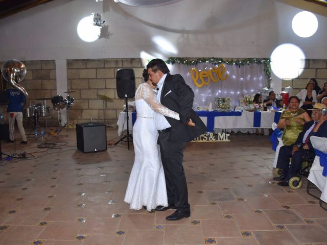 La boda de Manuel y Zuly en Contepec, Michoacán 16