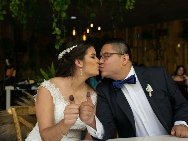 La boda de Carlos y Yvonne en San Luis Potosí, San Luis Potosí 23