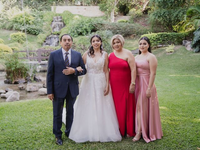 La boda de Adrián  y Laura  en Xochitepec, Morelos 16