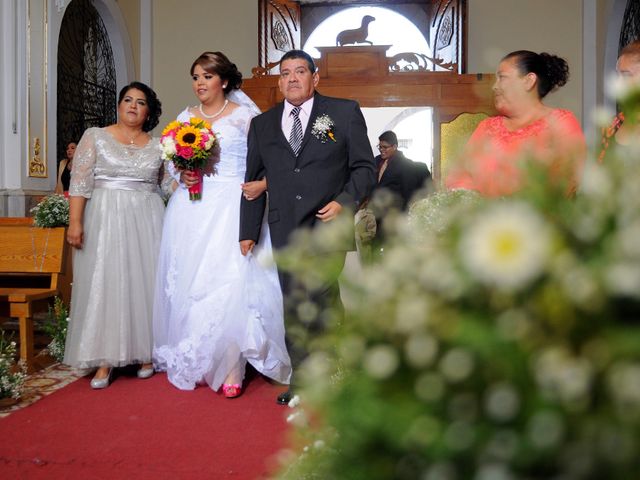La boda de Milagros y Leonel en Cuerámaro, Guanajuato 34