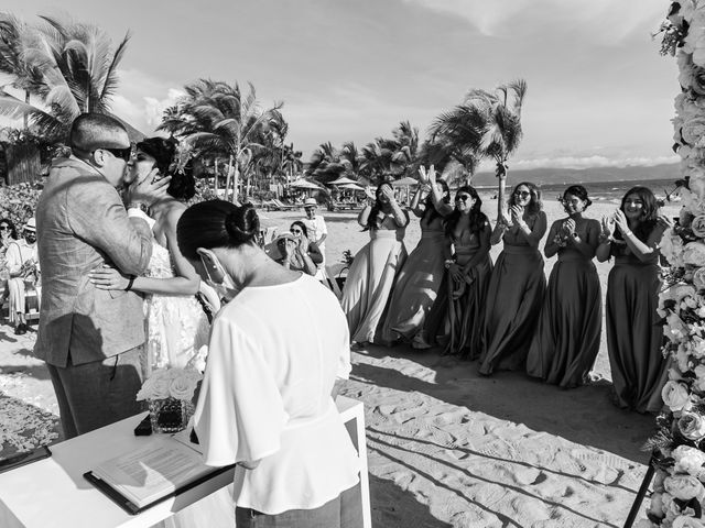 La boda de Mike y Xio en Bahía de Banderas, Nayarit 17