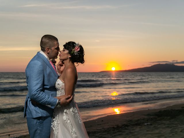 La boda de Mike y Xio en Bahía de Banderas, Nayarit 22
