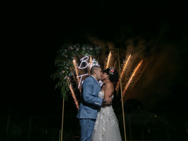 La boda de Mike y Xio en Bahía de Banderas, Nayarit 33