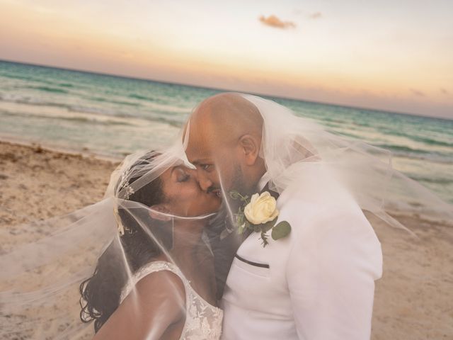 La boda de Zemas y Rebka en Cancún, Quintana Roo 27