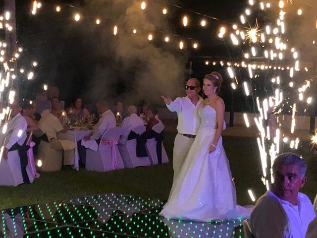 La boda de Ricardo  y Aileen  en Huatulco, Oaxaca 4