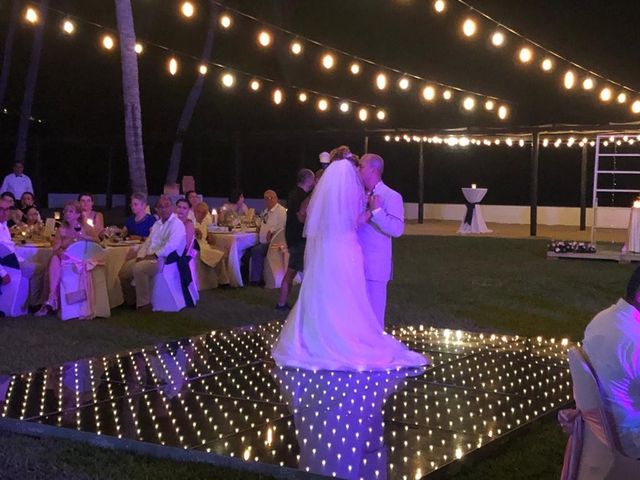 La boda de Ricardo  y Aileen  en Huatulco, Oaxaca 7