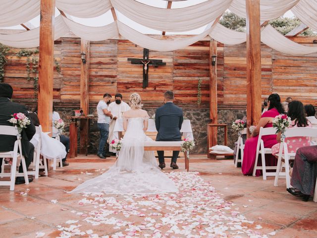 La boda de León y Yesenia en Tlayacapan, Morelos 21