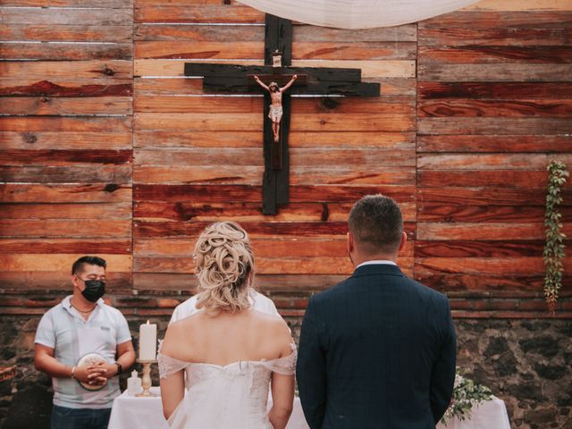 La boda de León y Yesenia en Tlayacapan, Morelos 27