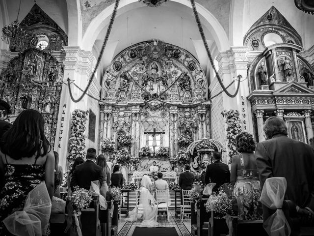La boda de Gustavo y Paola en Tepetlaoxtoc, Estado México 2