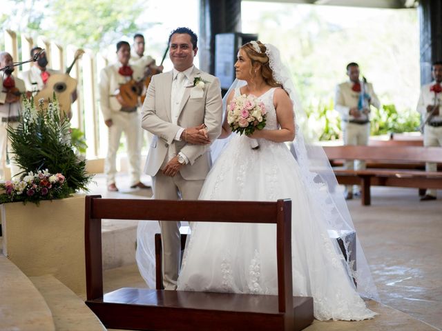 La boda de Fernando y Ana en Ixtapa Zihuatanejo, Guerrero 40