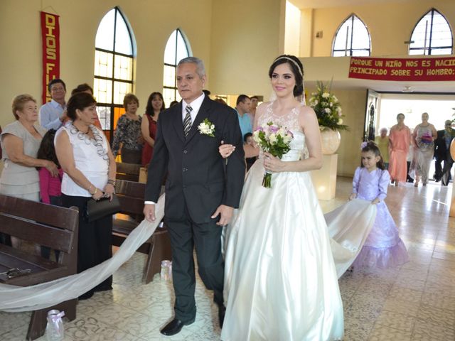 La boda de Alejandro y Martha Celia en Los Mochis, Sinaloa 12