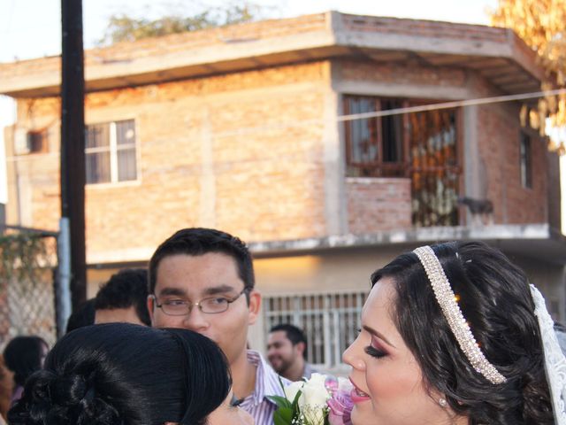 La boda de Alejandro y Martha Celia en Los Mochis, Sinaloa 31