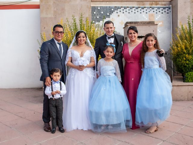 La boda de Oscar y Brenda en León, Guanajuato 27