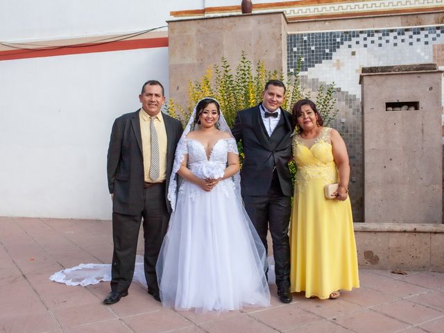 La boda de Oscar y Brenda en León, Guanajuato 35