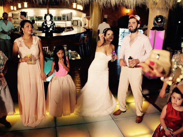 La boda de Miguel y Laura en Ixtapa Zihuatanejo, Guerrero 28