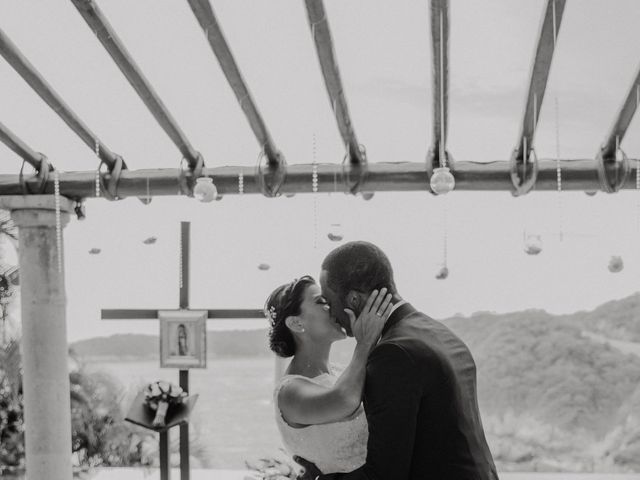 La boda de Jonathan y Arena en Huatulco, Oaxaca 57