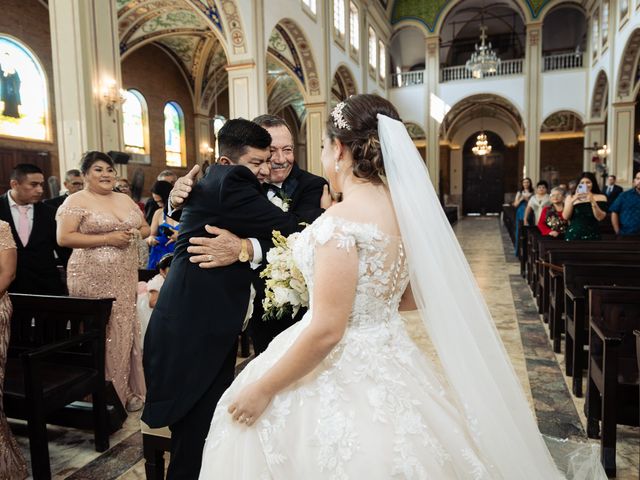 La boda de Mario y Leslye en Tampico, Tamaulipas 33