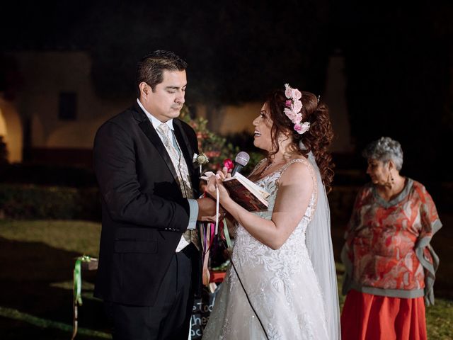 La boda de Salvador y Zinnia en Pátzcuaro, Michoacán 23