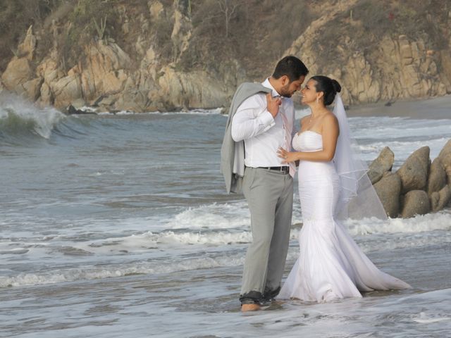 La boda de Eduardo y Carolina en Huatulco, Oaxaca 23