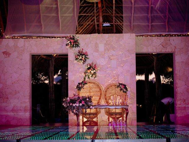 La boda de Alex y Lupita en Cancún, Quintana Roo 71