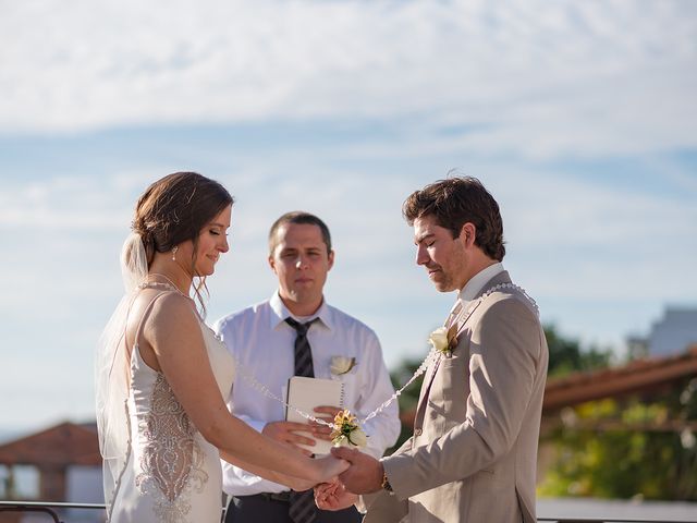 La boda de Hunter y Paris en Puerto Vallarta, Jalisco 28