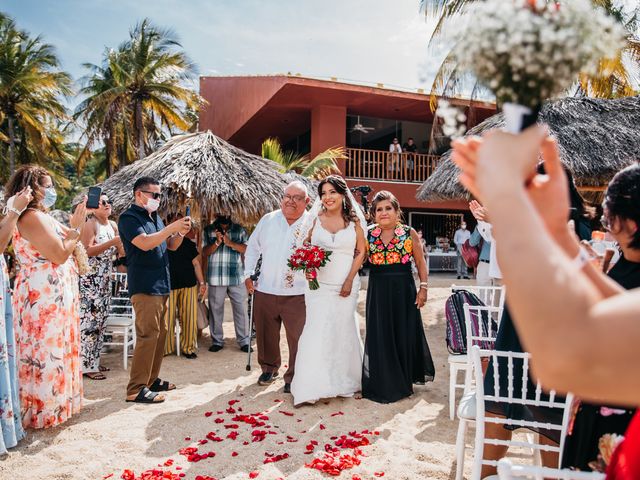 La boda de Edgar y Guadalupe en Huatulco, Oaxaca 39