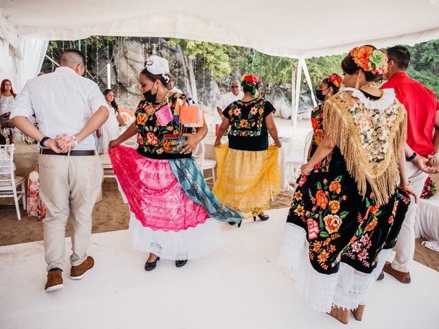 La boda de Edgar y Guadalupe en Huatulco, Oaxaca 61