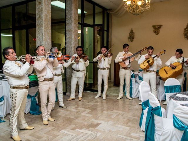 La boda de Efren y Cinthia en Tijuana, Baja California 35