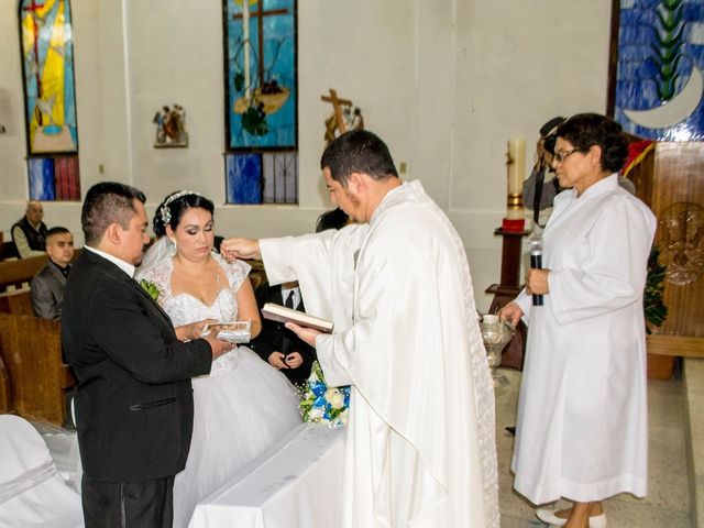 La boda de Efren y Cinthia en Tijuana, Baja California 51