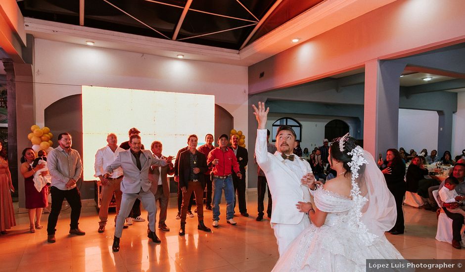 La boda de Ángel y María en Pátzcuaro, Michoacán