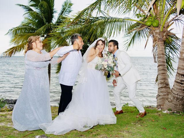 La boda de Issac y Alejandra en Cancún, Quintana Roo 2