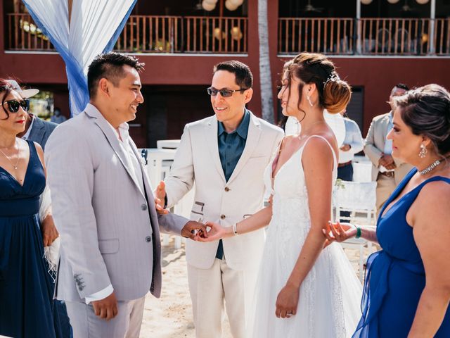 La boda de Ricardo y Victoria en Huatulco, Oaxaca 6
