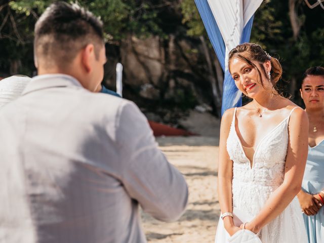 La boda de Ricardo y Victoria en Huatulco, Oaxaca 14