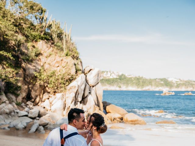 La boda de Ricardo y Victoria en Huatulco, Oaxaca 33