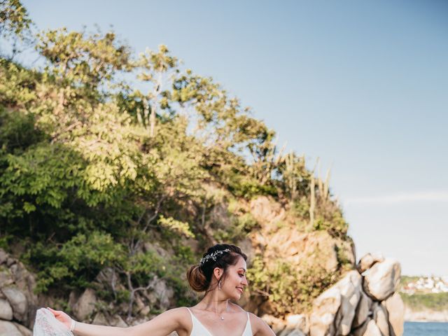 La boda de Ricardo y Victoria en Huatulco, Oaxaca 54