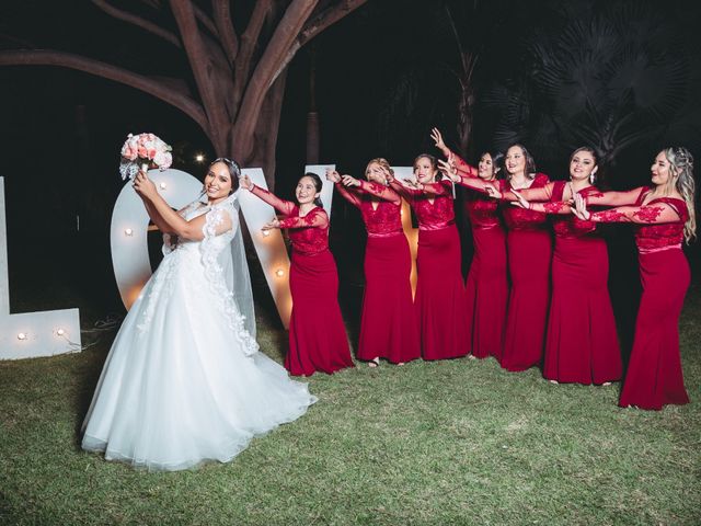 La boda de Edgar  y Karen  en Colima, Colima 11