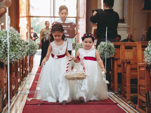 La boda de Edgar  y Karen  en Colima, Colima 19